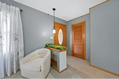 5826  Sugarbush Ln, Greendale, WI 53129 - Photo 6