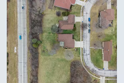 5826  Sugarbush Ln, Greendale, WI 53129 - Photo 38