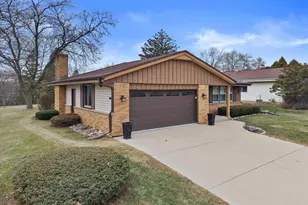 5826 Sugarbush Ln, Greendale, WI 53129 - Photo 28