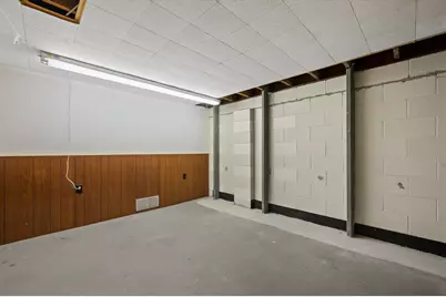 5826  Sugarbush Ln, Greendale, WI 53129 - Photo 26