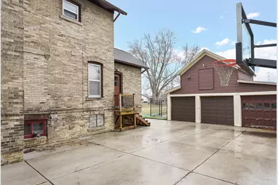 1212 S 3rd St, Watertown, WI 53094 - Photo 4