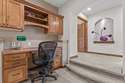 W243N2743  Creekside Dr, Pewaukee, WI 53072 - Photo 34