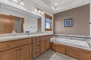 W243N2743 Creekside Dr, Pewaukee, WI 53072 - Photo 38