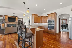 W243N2743 Creekside Dr, Pewaukee, WI 53072 - Photo 18