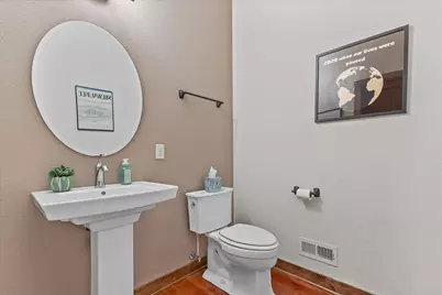 W243N2743  Creekside Dr, Pewaukee, WI 53072 - Photo 30