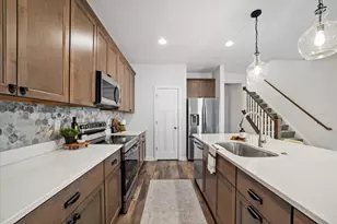 544 Wild Oak Rd, Hartland, WI 53029 - Photo 6