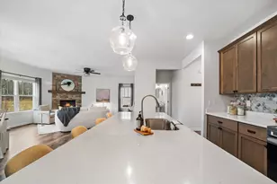 544 Wild Oak Rd, Hartland, WI 53029 - Photo 8