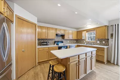 944  Ridgeway Cir, Fredonia, WI 53021 - Photo 6