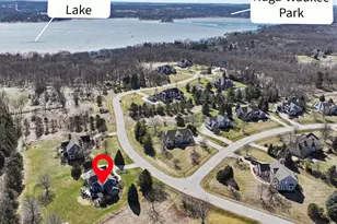 W292N3296 Summerhill Rd, Delafield, WI 53072 - Photo 2