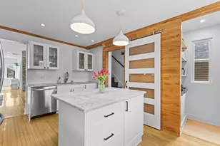 1850 N Arlington Pl, Milwaukee, WI 53202 - Photo 8