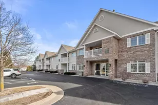 1275 Shadowood Cir, West Bend, WI 53095 - Photo 18