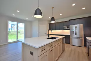 704 Winterberry Dr, Waukesha, WI 53188 - Photo 10