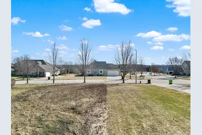 1503  Red Oak Dr, Hartford, WI 53027 - Photo 6
