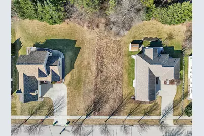 1503  Red Oak Dr, Hartford, WI 53027 - Photo 1