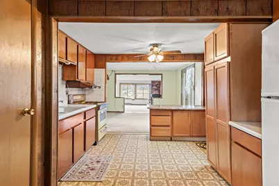 W6709  Lake Shore Circle Cir, Sugar Creek, WI 53121 - Photo 6