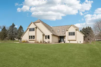 221  Crystal Dr, Hartland, WI 53029 - Photo 2