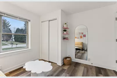 6463 N Garden Grove Ln, Glendale, WI 53209 - Photo 18