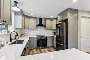 6463 N Garden Grove Ln, Glendale, WI 53209 - Photo 4