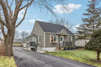 6463 N Garden Grove Ln, Glendale, WI 53209 - Photo 2