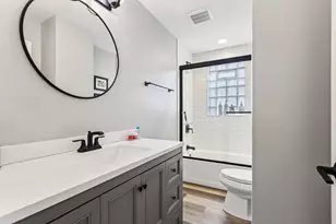 6463 N Garden Grove Ln, Glendale, WI 53209 - Photo 12