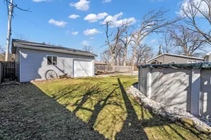 2420 Marshall Square, Racine, WI 53139 - Photo 38