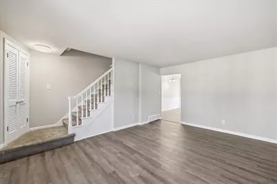 4273 W Cherrywood Ln, Brown Deer, WI 53209 - Photo 6