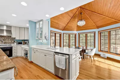 150  Bunker Hill Dr, Brookfield, WI 53005 - Photo 10