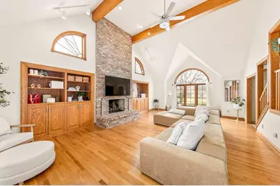 150  Bunker Hill Dr, Brookfield, WI 53005 - Photo 4