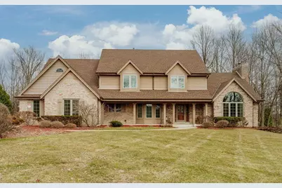 150  Bunker Hill Dr, Brookfield, WI 53005 - Photo 1