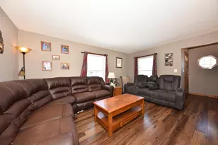 N101W15725 Council Bluffs Dr, Germantown, WI 53022 - Photo 2