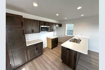 1063  Fairway Ct, Sheboygan Falls, WI 53085 - Photo 4