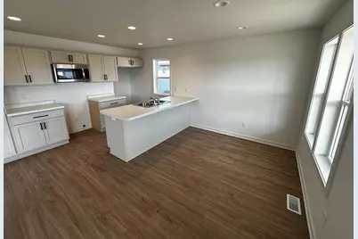 1067  Fairway Ct, Sheboygan Falls, WI 53085 - Photo 4