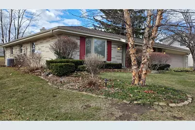 7965 S Wynbrook Ct, Oak Creek, WI 53154 - Photo 2