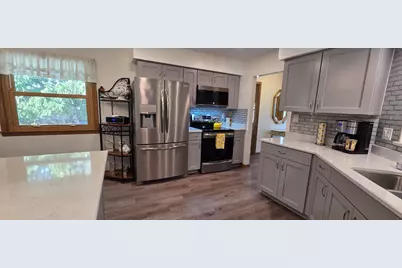 7965 S Wynbrook Ct, Oak Creek, WI 53154 - Photo 8