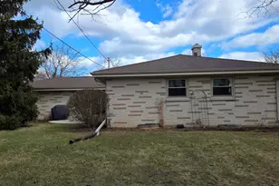 7965 S Wynbrook Ct, Oak Creek, WI 53154 - Photo 34