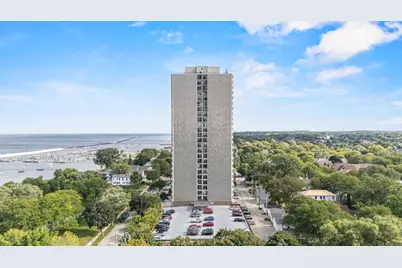 2525 S Shore Dr #14C, Milwaukee, WI 53207 - Photo 2