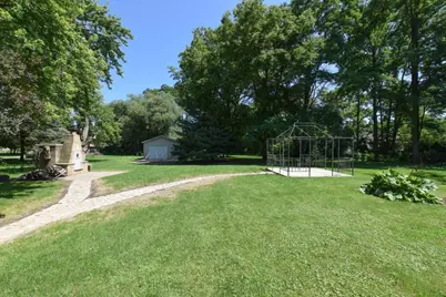 4230 S Packard Ave, Saint Francis, WI 53235 - Photo 4