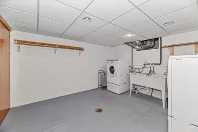 4230 S Packard Ave, Saint Francis, WI 53235 - Photo 40