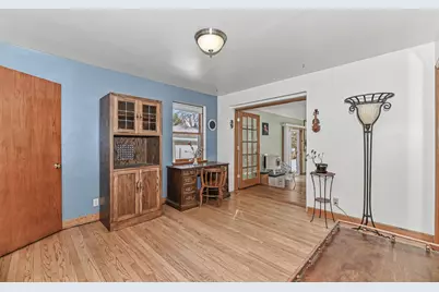 4230 S Packard Ave, Saint Francis, WI 53235 - Photo 24