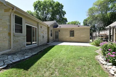 4230 S Packard Ave, Saint Francis, WI 53235 - Photo 10