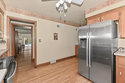 4230 S Packard Ave, Saint Francis, WI 53235 - Photo 20