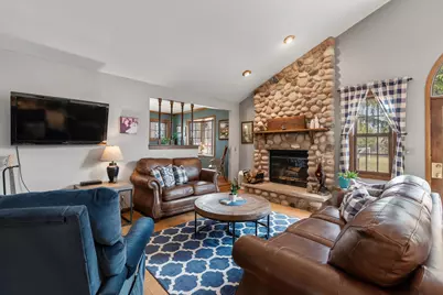 N166W20832  Parkway Dr, Jackson, WI 53037 - Photo 4