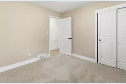 1215 S 91st St, West Allis, WI 53214 - Photo 24