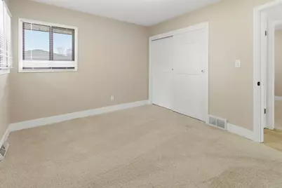 1215 S 91st St, West Allis, WI 53214 - Photo 28