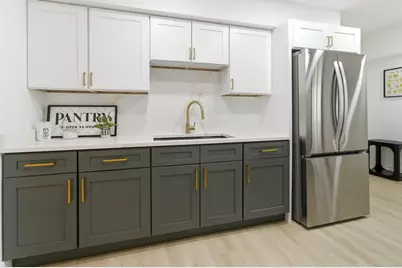 1215 S 91st St, West Allis, WI 53214 - Photo 4