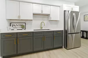 1215 S 91st St, West Allis, WI 53214 - Photo 4