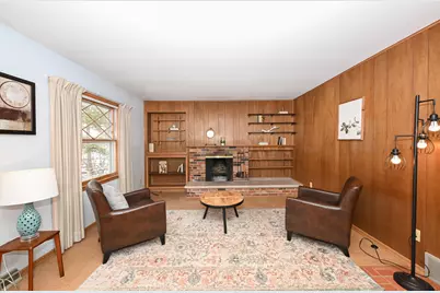 5316  Robin Dr, Greendale, WI 53129 - Photo 8