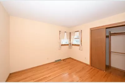 5316  Robin Dr, Greendale, WI 53129 - Photo 16