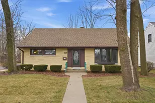 1402 N 21st St, Manitowoc, WI 54220 - Photo 2