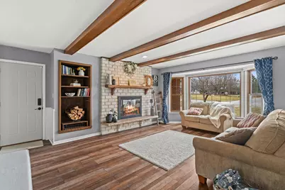 8710 W Hawthorne Ln, Franklin, WI 53132 - Photo 16